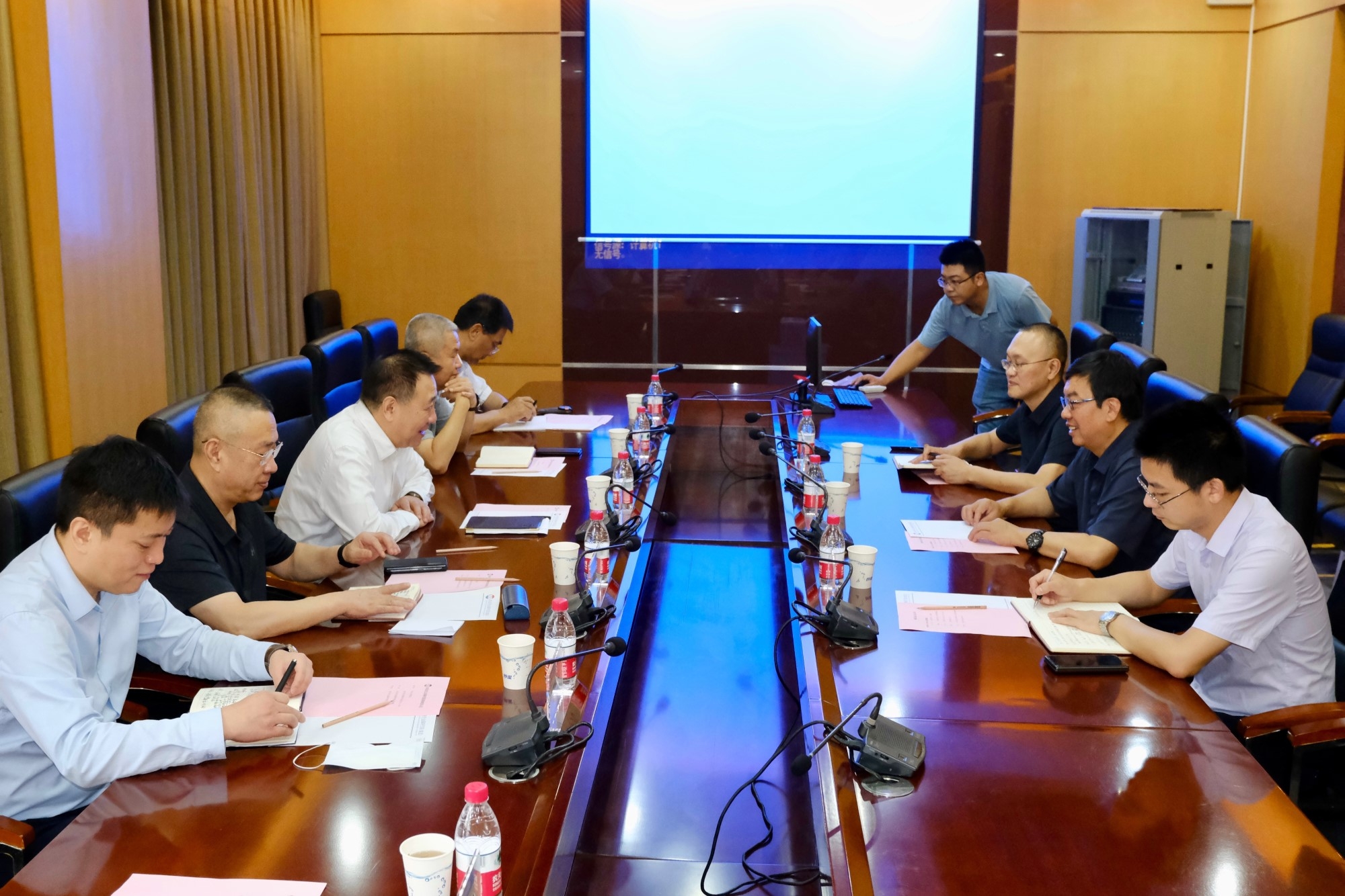 9091美高梅官方网站集团党委书记、董事长金辉拜访西北有色金属研究院
